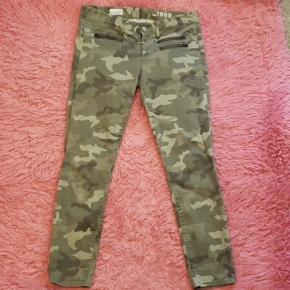 Gap Camo Capris - Picture 1 of 6